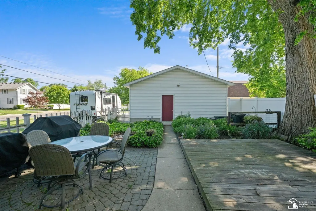 303 E 6th Street Monroe City MI 48161