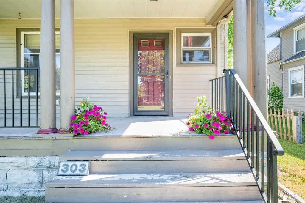 303 E 6th Street Monroe City MI 48161