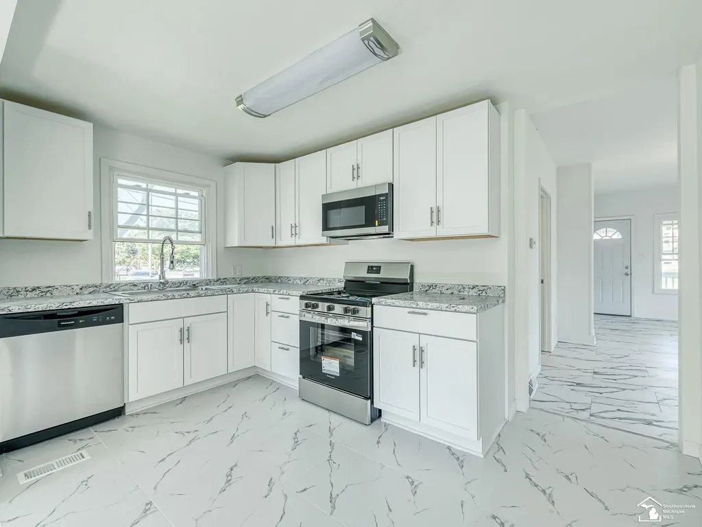 8237 Lewis Avenue Bedford Township MI 48182