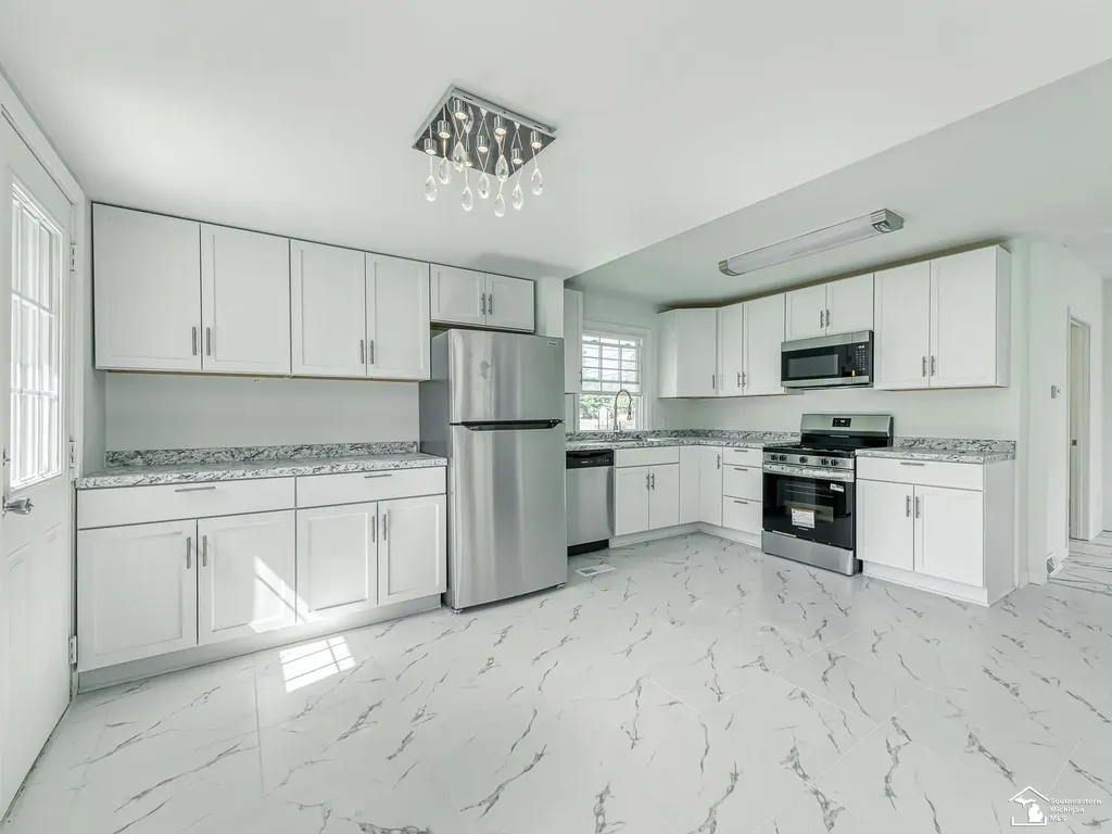 8237 Lewis Avenue Bedford Township MI 48182