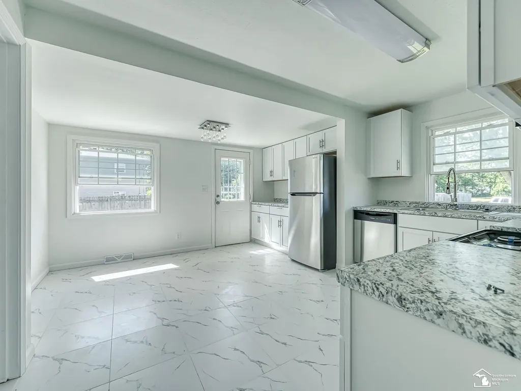 8237 Lewis Avenue Bedford Township MI 48182