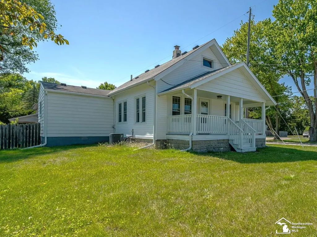 8237 Lewis Avenue Bedford Township MI 48182
