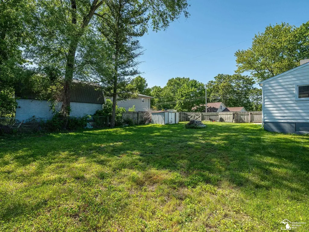 8237 Lewis Avenue Bedford Township MI 48182