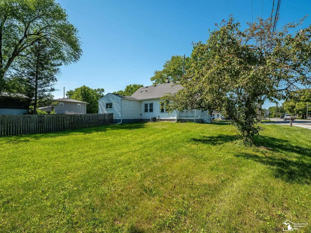 8237 Lewis Avenue Bedford Township MI 48182