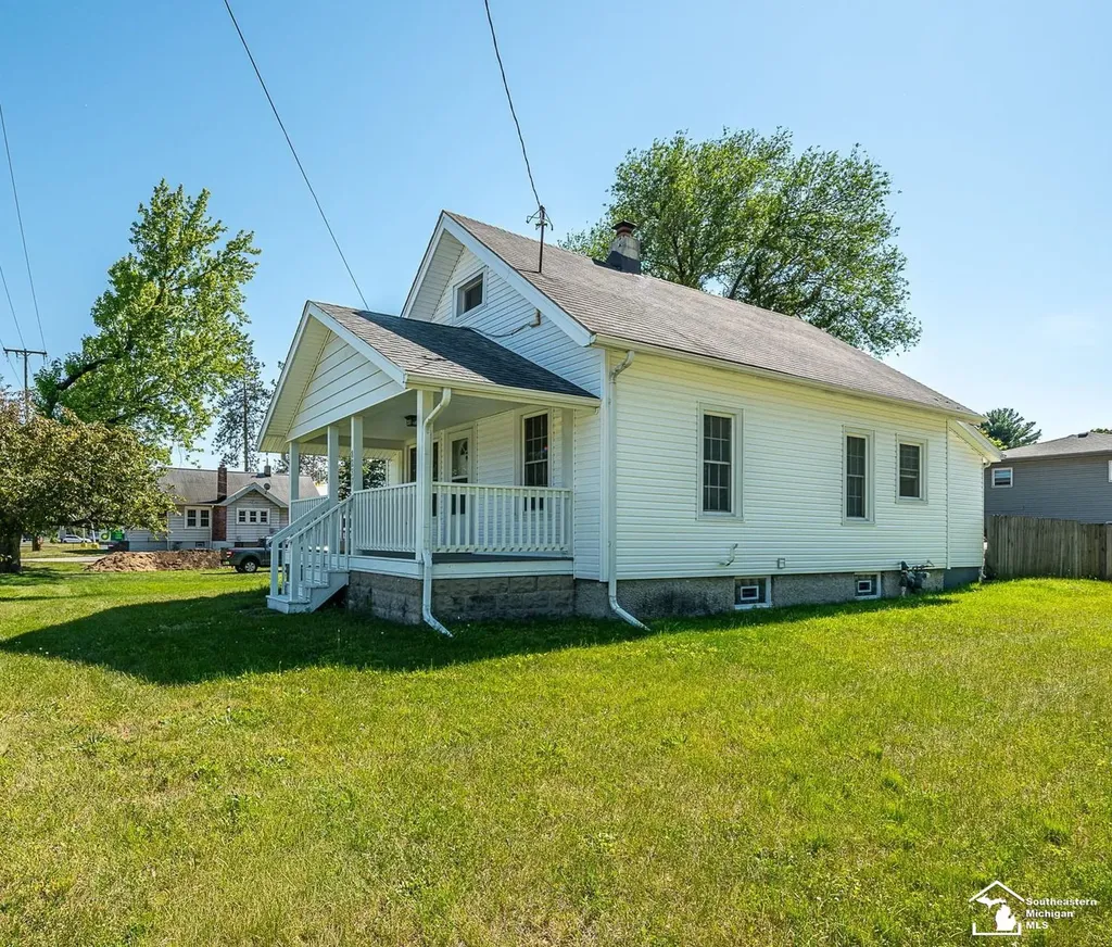 8237 Lewis Avenue Bedford Township MI 48182