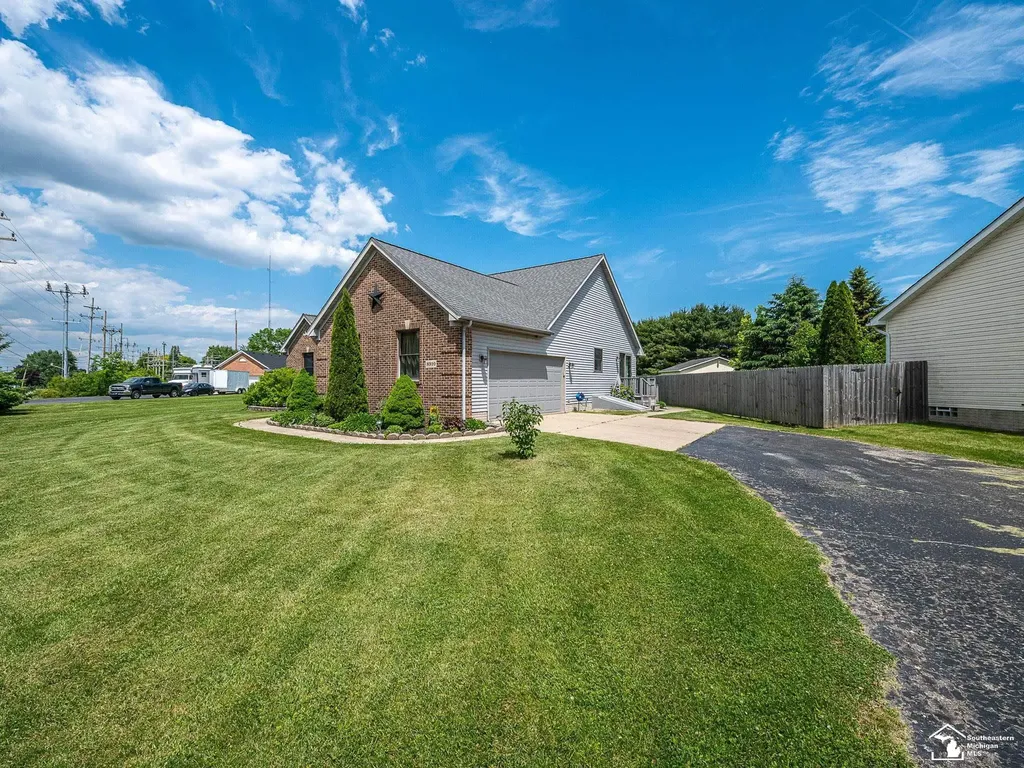 8910 Baldwin Road Maybee Village MI 48162