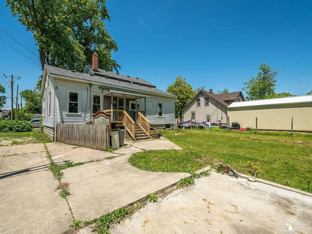 511 Wadsworth Street Monroe City MI 48161