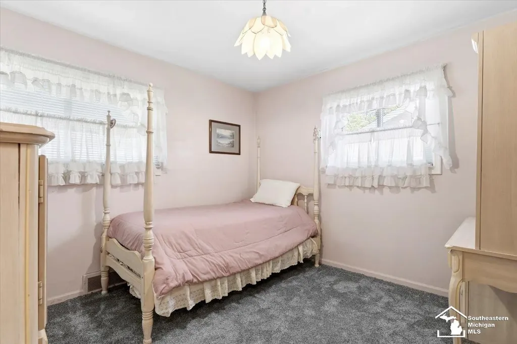 15136 Poplar Street Southgate City MI 48195