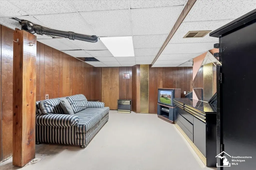15136 Poplar Street Southgate City MI 48195