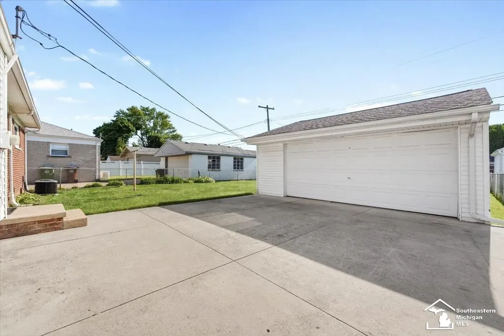 15136 Poplar Street Southgate City MI 48195