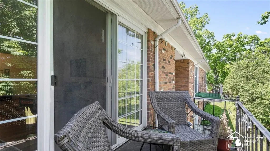 490 Fox Hills Drive Bloomfield Charter Township MI 48304