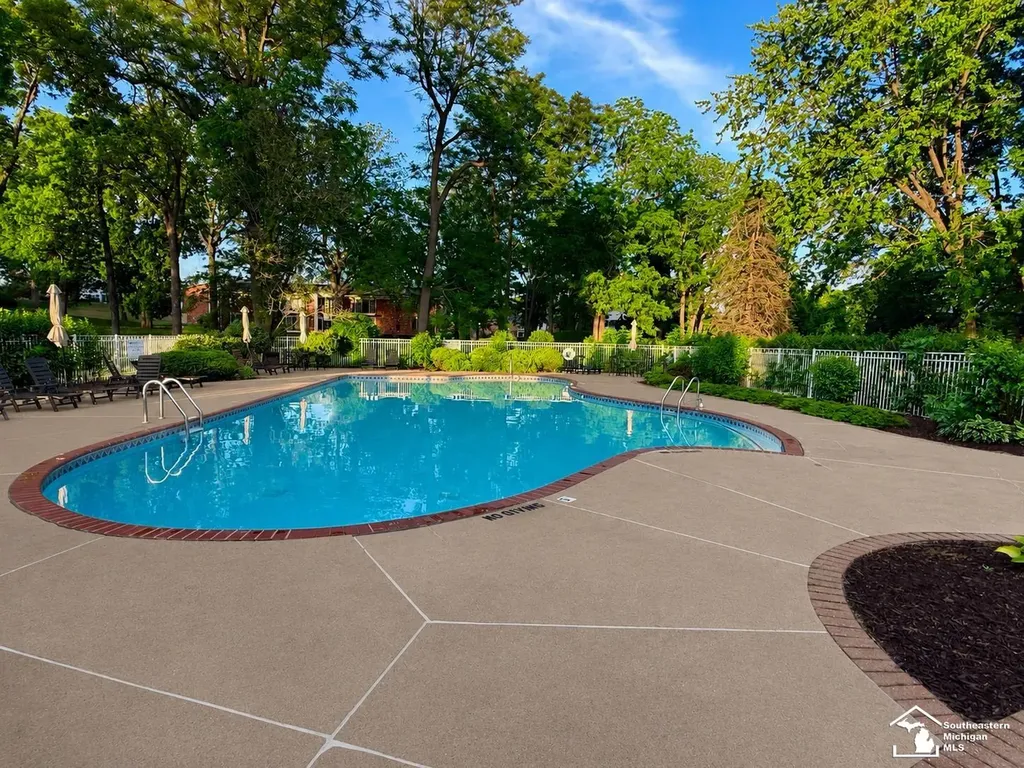 490 Fox Hills Drive Bloomfield Charter Township MI 48304