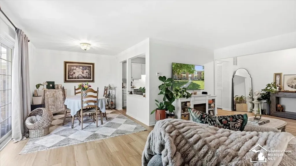 490 Fox Hills Drive Bloomfield Charter Township MI 48304