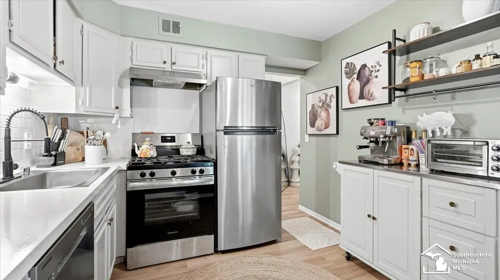 490 Fox Hills Drive Bloomfield Charter Township MI 48304