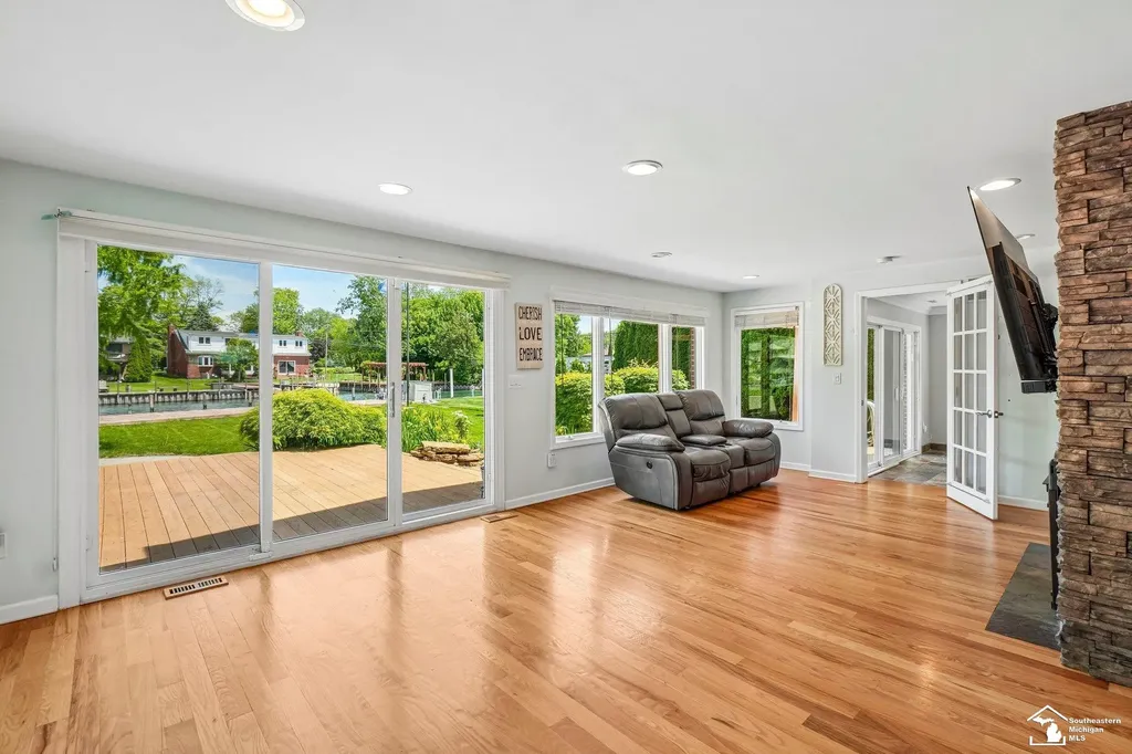28395 Swan Island Drive Grosse Ile Township MI 48138
