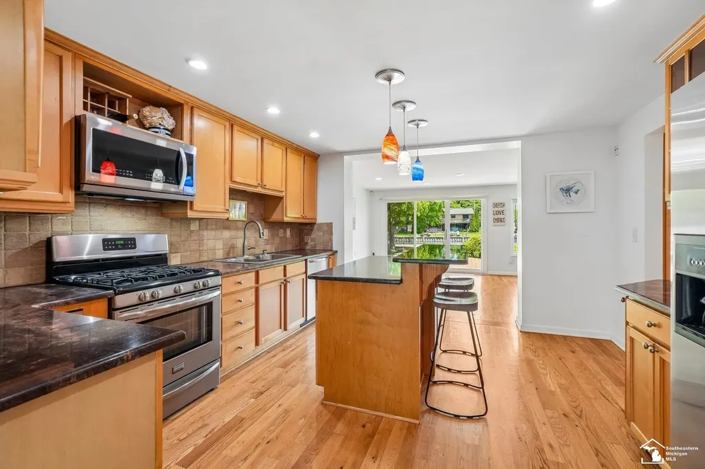 28395 Swan Island Drive Grosse Ile Township MI 48138