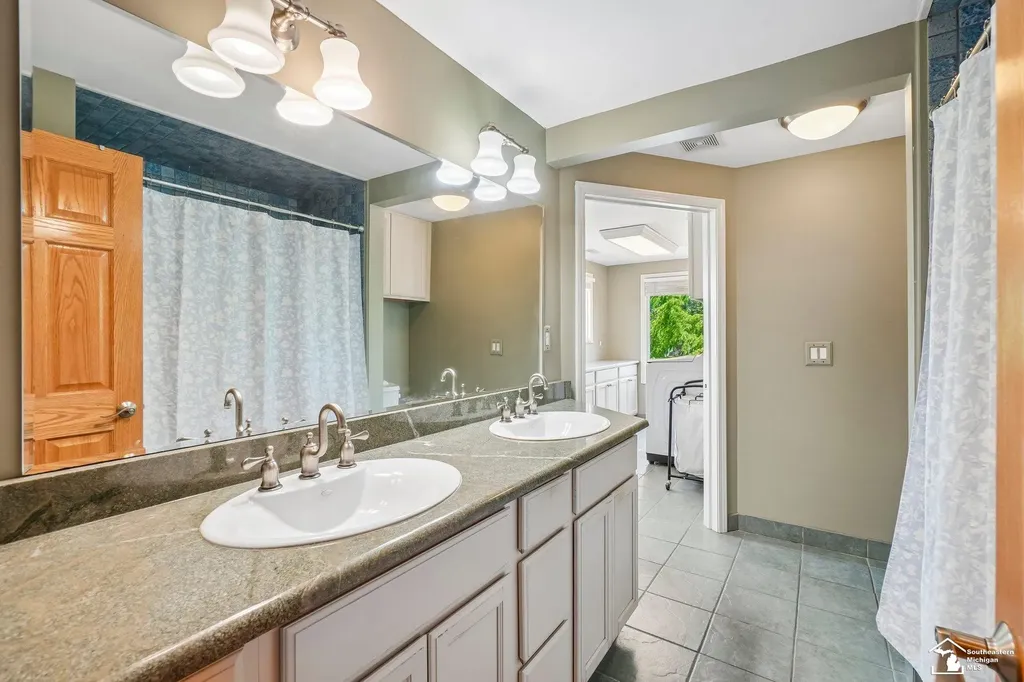 28395 Swan Island Drive Grosse Ile Township MI 48138