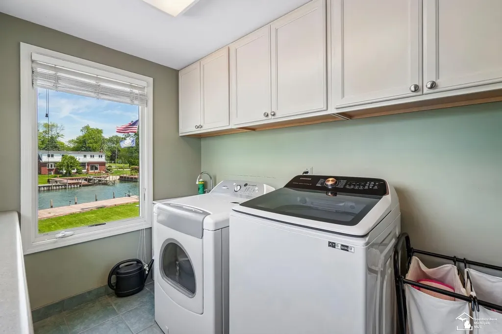 28395 Swan Island Drive Grosse Ile Township MI 48138