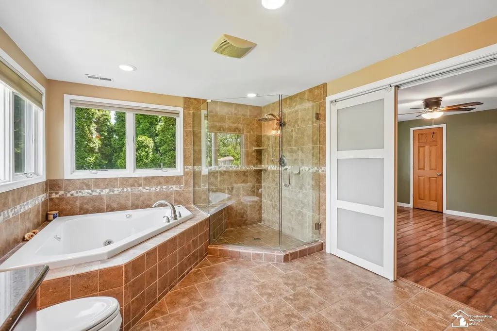 28395 Swan Island Drive Grosse Ile Township MI 48138