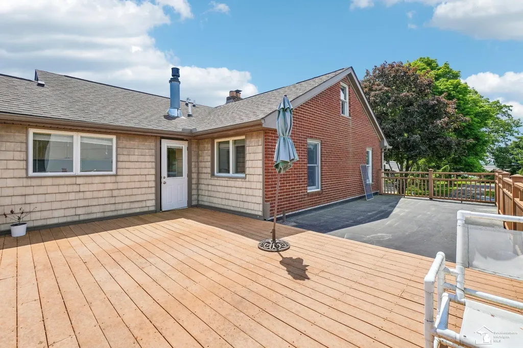 28395 Swan Island Drive Grosse Ile Township MI 48138