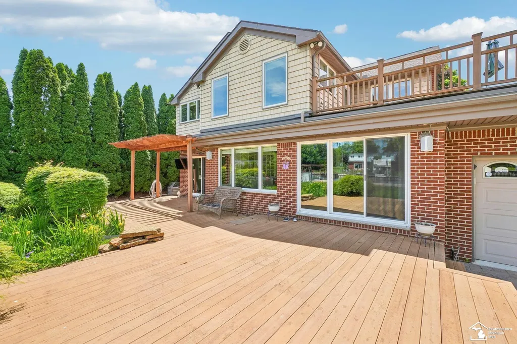 28395 Swan Island Drive Grosse Ile Township MI 48138