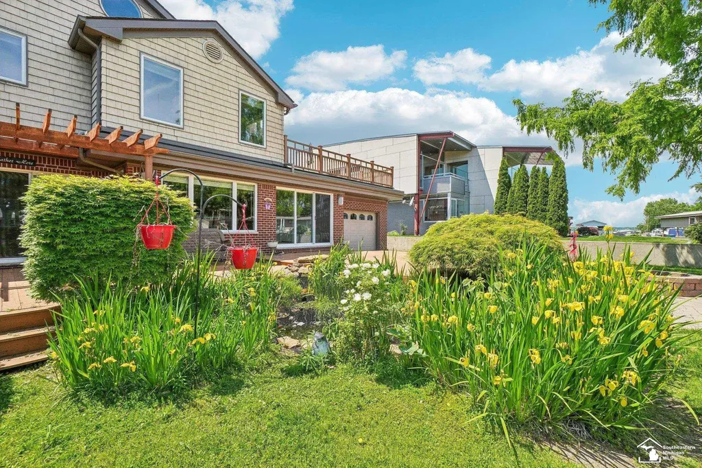 28395 Swan Island Drive Grosse Ile Township MI 48138