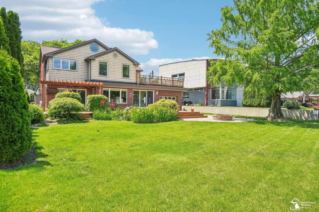 28395 Swan Island Drive Grosse Ile Township MI 48138