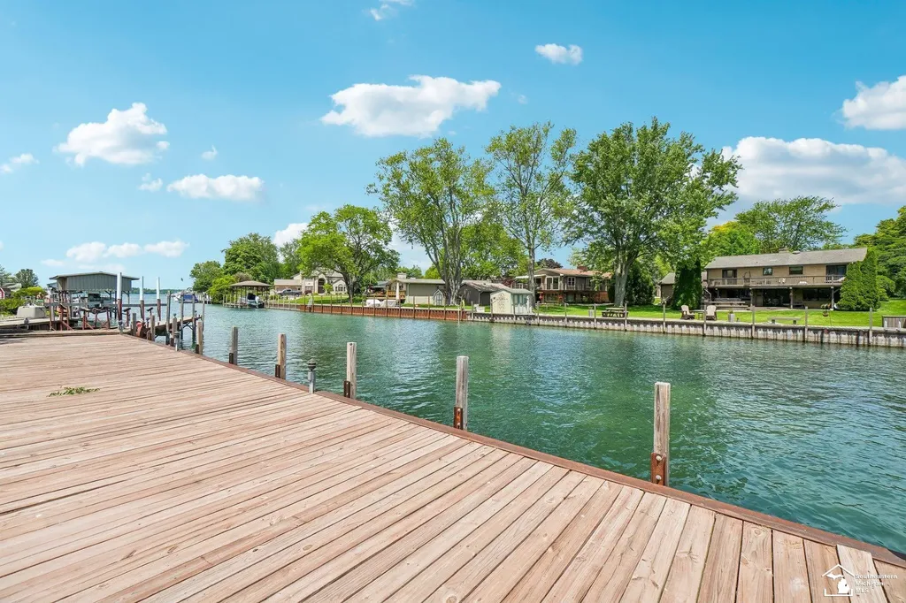 28395 Swan Island Drive Grosse Ile Township MI 48138