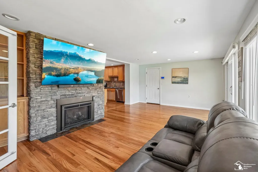 28395 Swan Island Drive Grosse Ile Township MI 48138