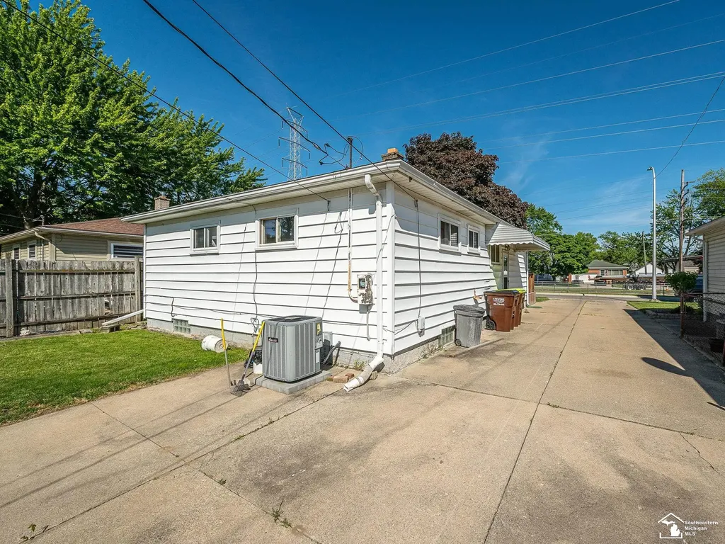 1263 Maple Boulevard Monroe City MI 48162