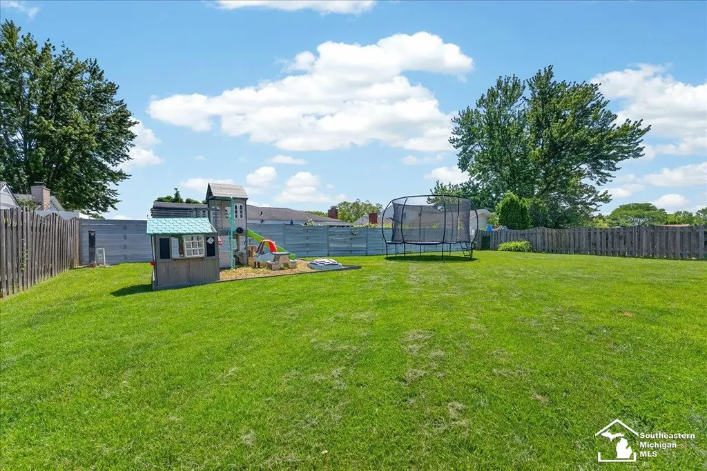 15517 Susan Street Southgate City MI 48195