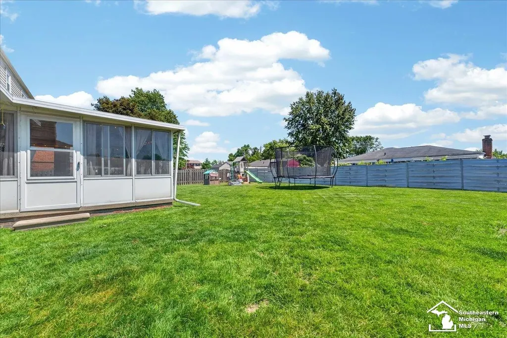 15517 Susan Street Southgate City MI 48195
