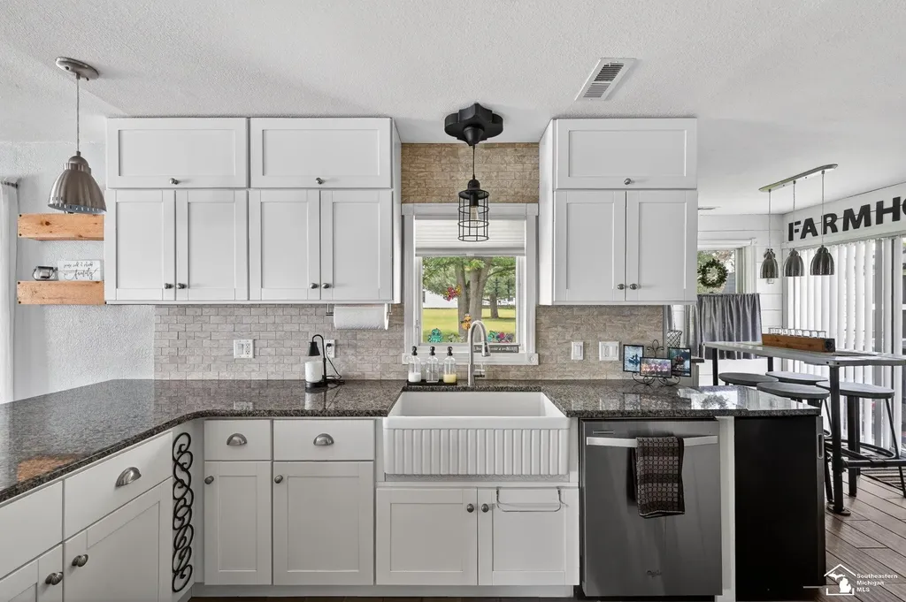 9799 Sylvania Petersburg Road Unknown City MI 49267