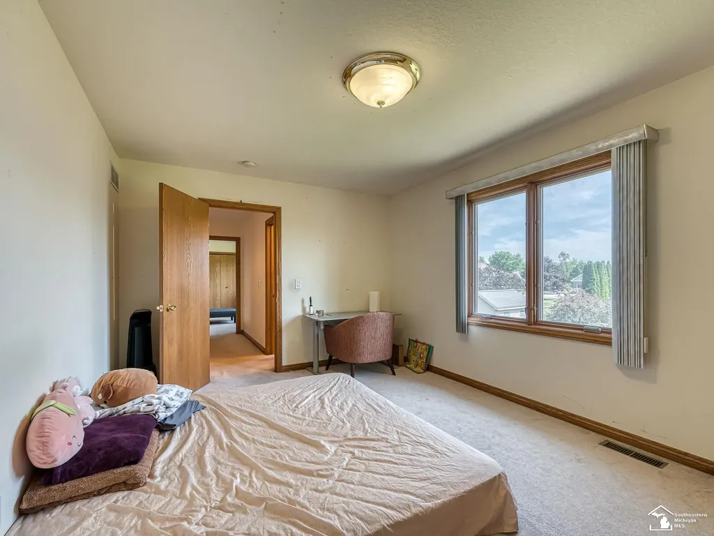 2960 E Country Lane Frenchtown Township MI 48162