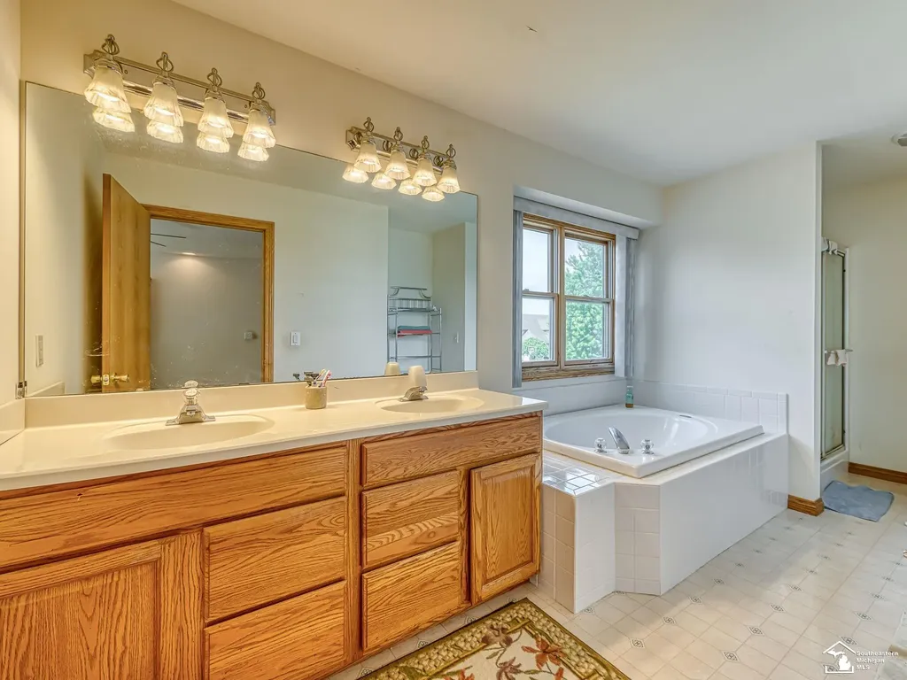 2960 E Country Lane Frenchtown Township MI 48162