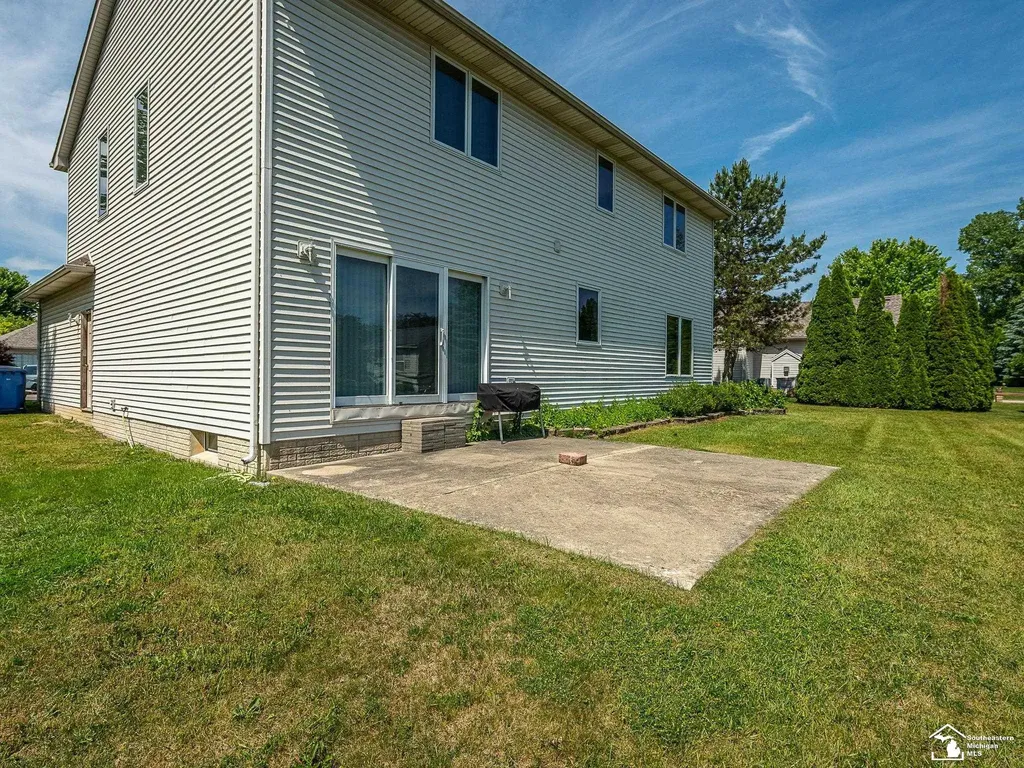 2960 E Country Lane Frenchtown Township MI 48162