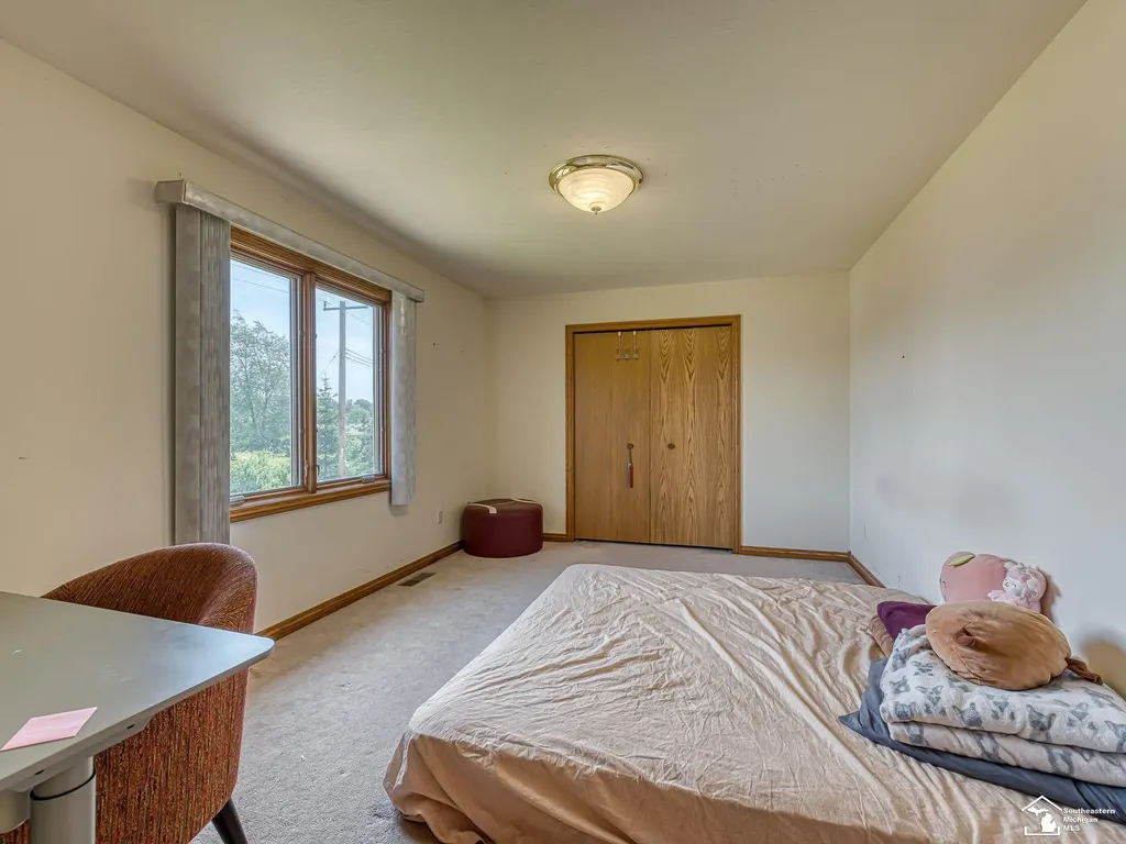 2960 E Country Lane Frenchtown Township MI 48162