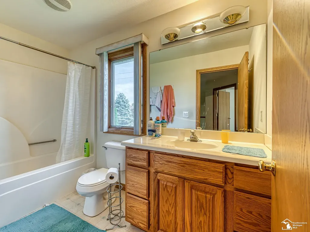 2960 E Country Lane Frenchtown Township MI 48162