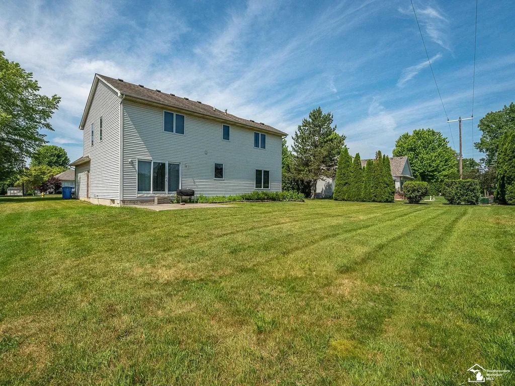 2960 E Country Lane Frenchtown Township MI 48162