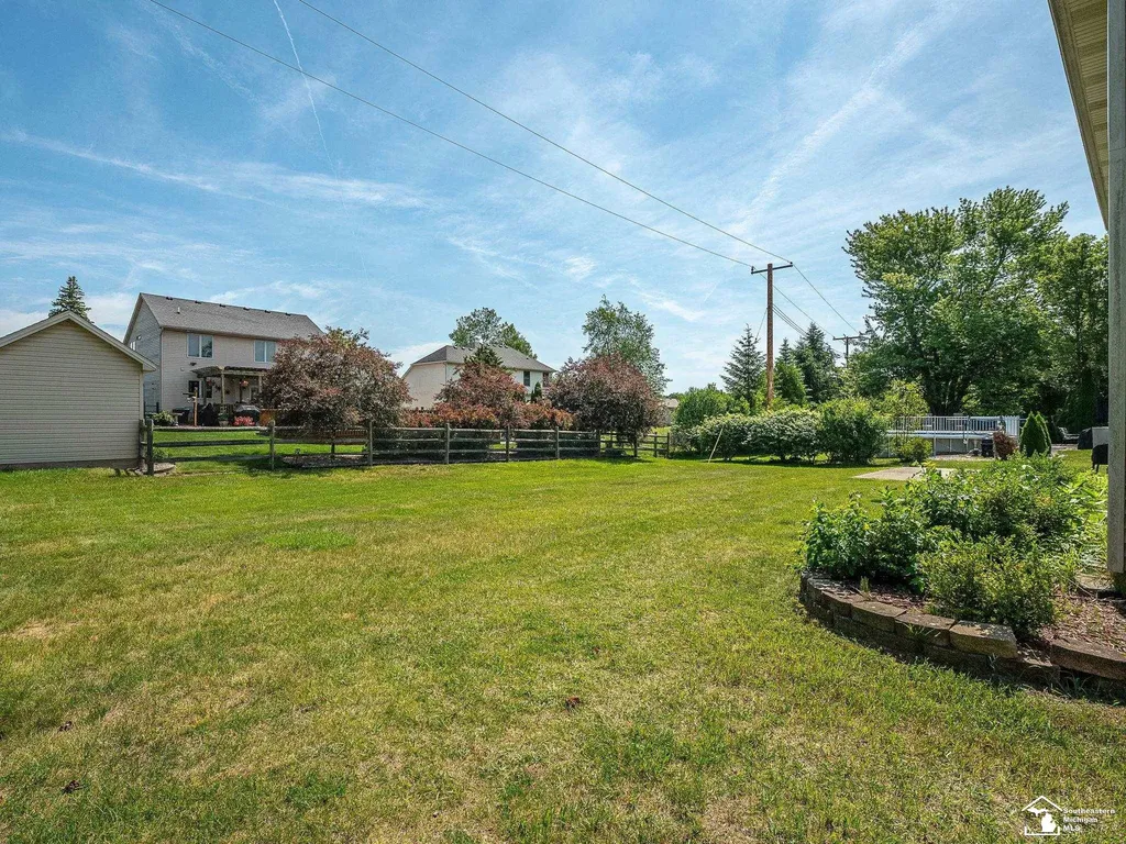 2960 E Country Lane Frenchtown Township MI 48162