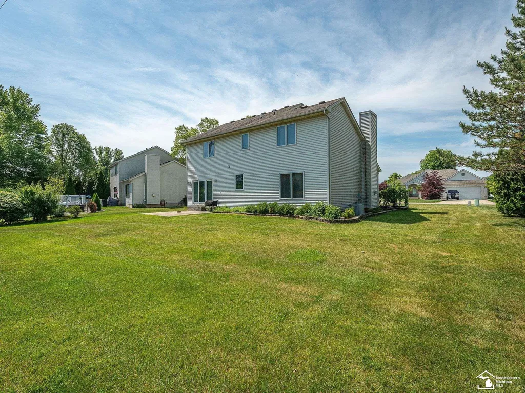 2960 E Country Lane Frenchtown Township MI 48162