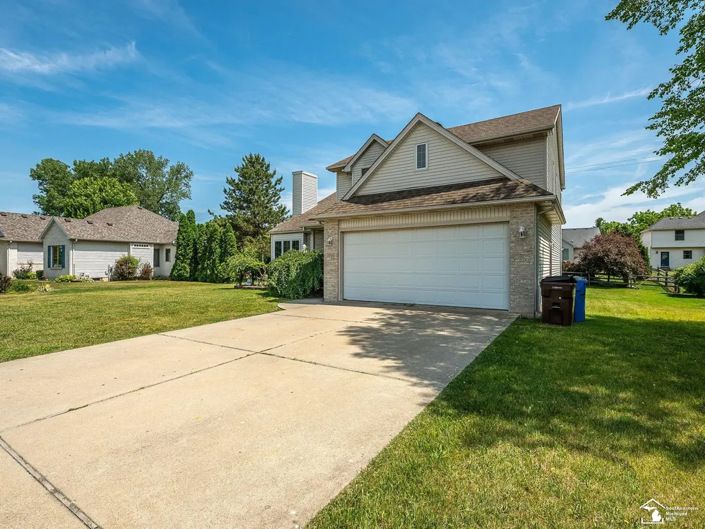2960 E Country Lane Frenchtown Township MI 48162