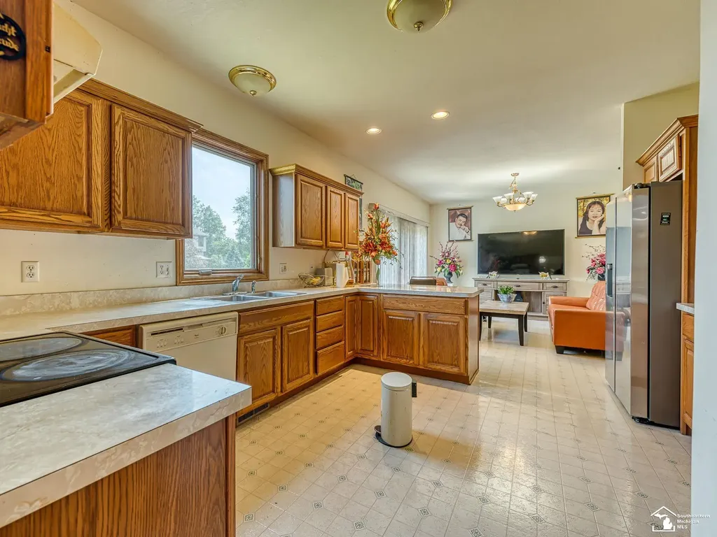 2960 E Country Lane Frenchtown Township MI 48162