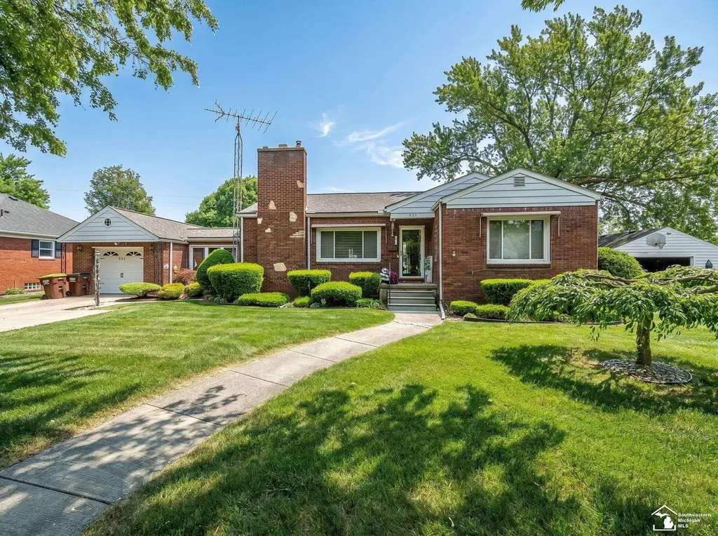 831 Wolverine Avenue Monroe City MI 48161