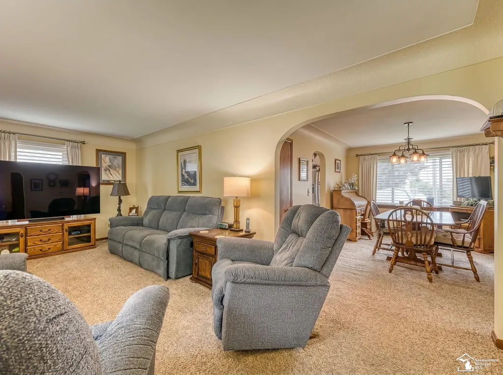 831 Wolverine Avenue Monroe City MI 48161
