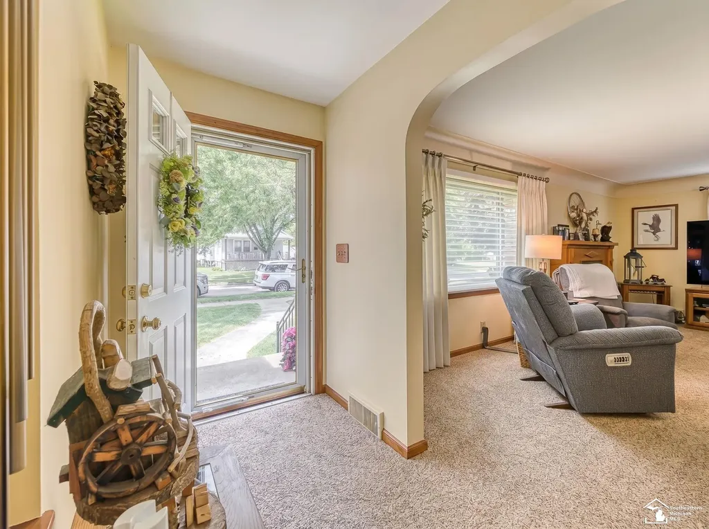 831 Wolverine Avenue Monroe City MI 48161