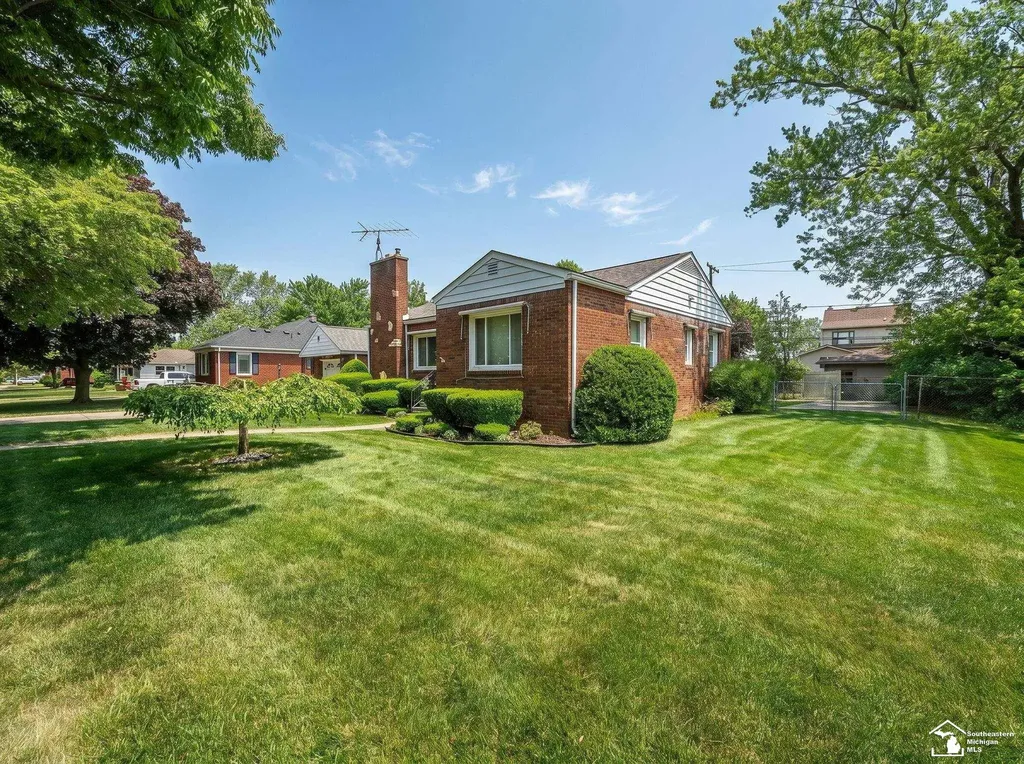 831 Wolverine Avenue Monroe City MI 48161