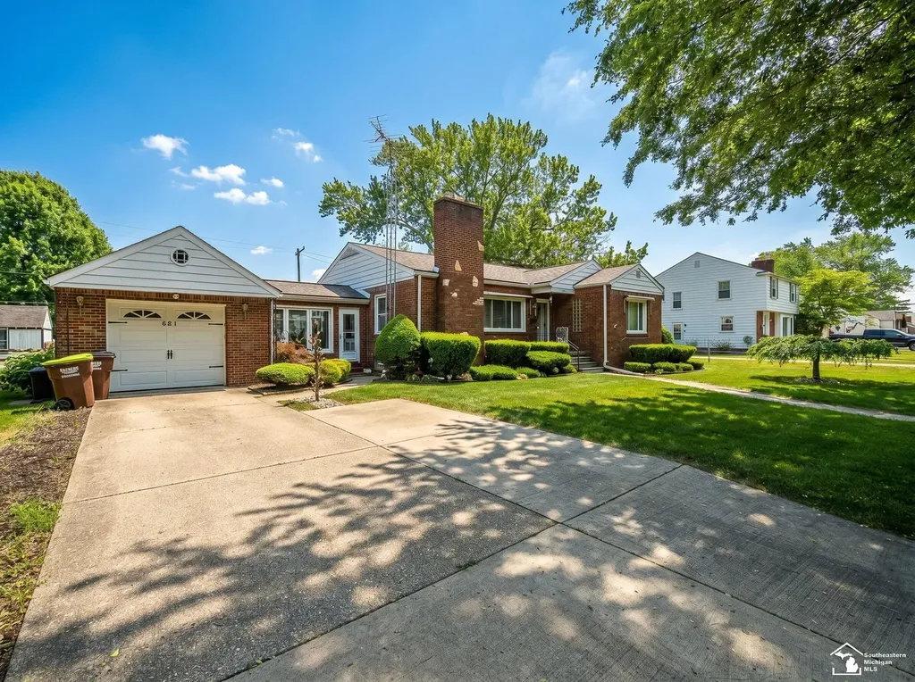 831 Wolverine Avenue Monroe City MI 48161