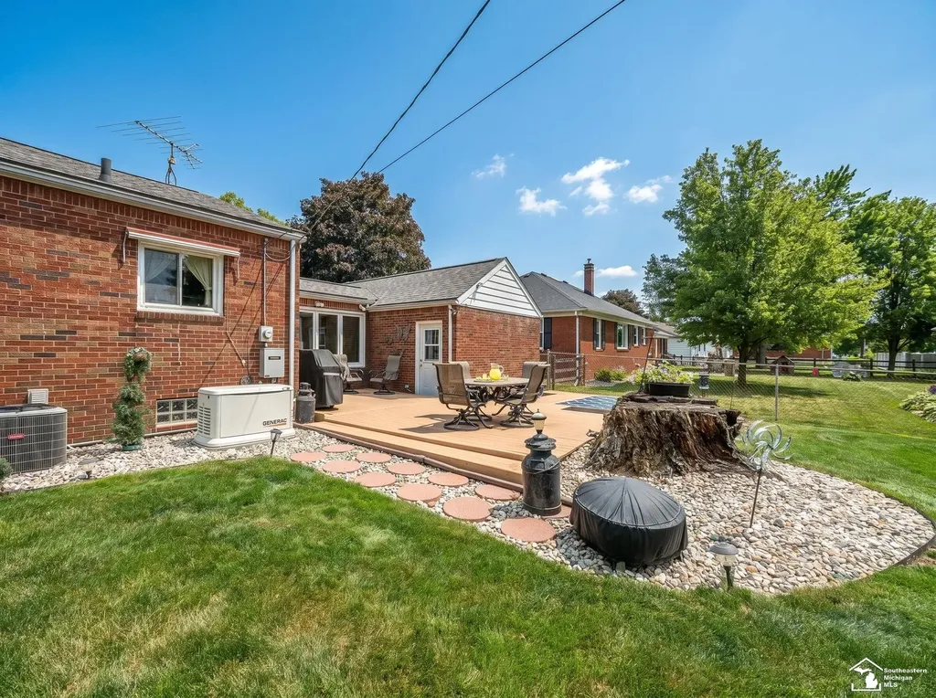 831 Wolverine Avenue Monroe City MI 48161