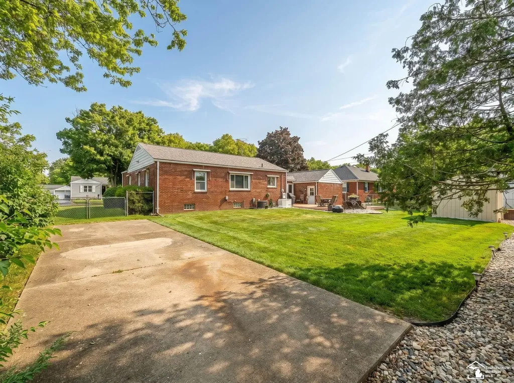 831 Wolverine Avenue Monroe City MI 48161